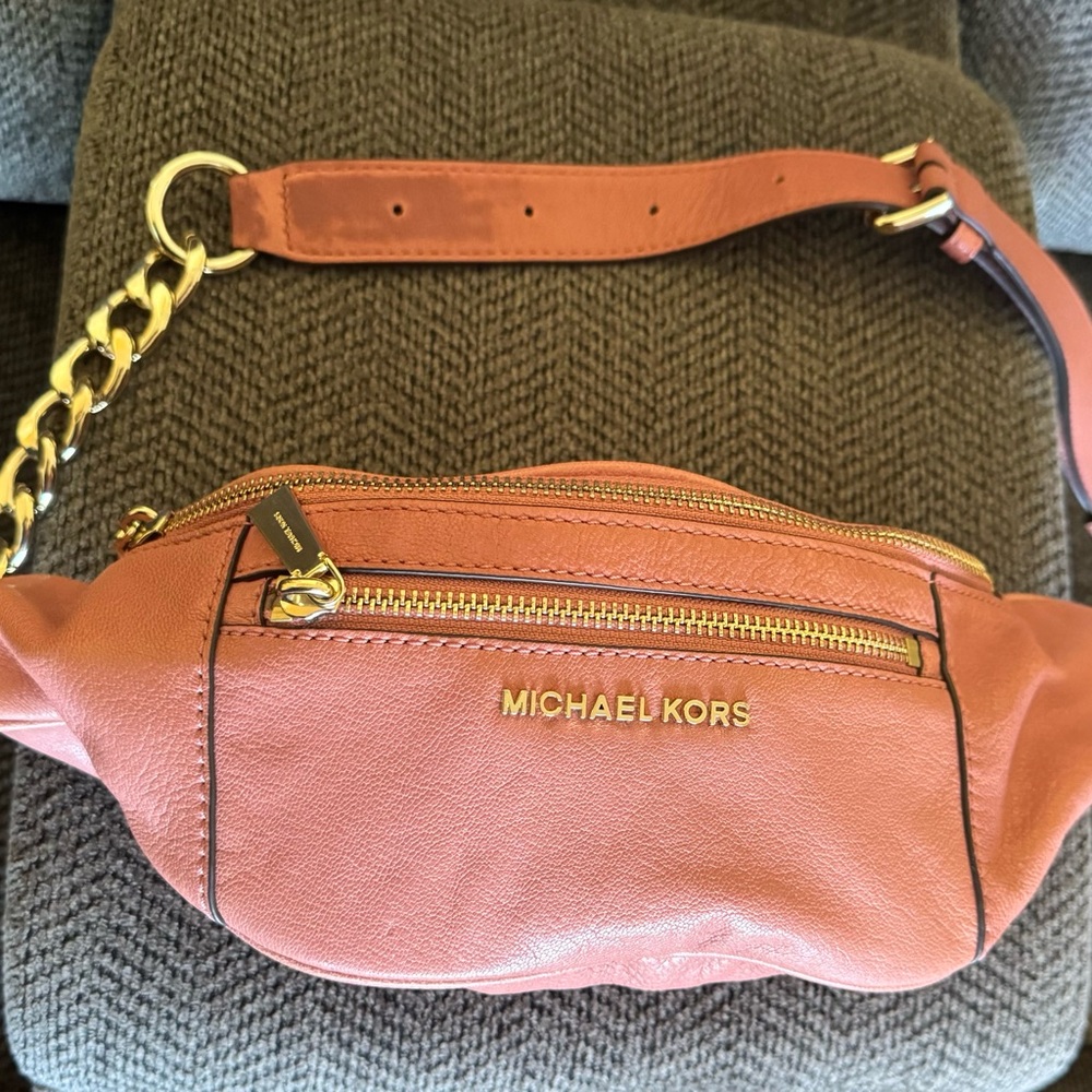 Michael Kors Brown Leather Crossbody Bag with Gold Details - Picture 4 of 5